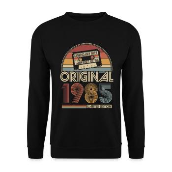 1985 Vintage Jahrgang Geburtstag Retro Geschenk - Unisex Pullover - Schwarz - Vorne - Alina (178cm) & Michal (187cm)