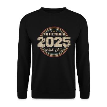 Cadeau D'anniversaire, Vintage Né En Novembre 2025 - Sweat-shirt Unisexe - noir - Devant - Alina (178cm) & Michal (187cm)