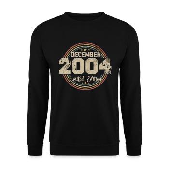 The legends were born in December 2004 - 2004 - Unisex Sweatshirt - black - Front - Alina (178cm) & Michal (187cm)