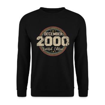 Die Legenden wurden im Dezember 2000 - 2000 geboren - Unisex Pullover - Schwarz - Vorne - Alina (178cm) & Michal (187cm)