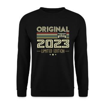 Vintage 2023 Original Vintage Retro Birthday - Unisex Sweatshirt - black - Front - Alina (178cm) & Michal (187cm)