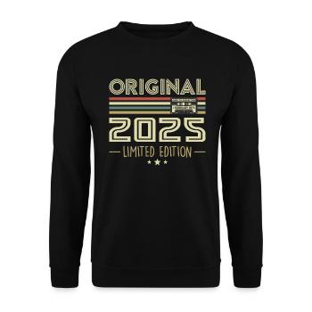 Jahrgang 2025 Original Vintage Retro Geburtstag - Unisex Pullover - Schwarz - Vorne - Alina (178cm) & Michal (187cm)