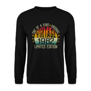 Jahrgang Jahrgang 1982 Retro Geburtstagsgeschenk 1982 - Unisex Pullover - Schwarz - Vorne - Alina (178cm) & Michal (187cm)