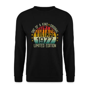 Jahrgang Jahrgang 1977 Retro Geburtstagsgeschenk 1977 - Unisex Pullover - Schwarz - Vorne - Alina (178cm) & Michal (187cm)