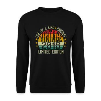 Vintage Born in 2016 Retro Birthday Gift 2016 - Unisex Sweatshirt - black - Front - Alina (178cm) & Michal (187cm)