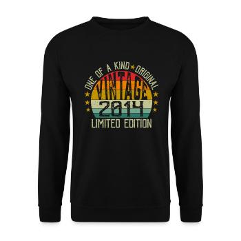 Vintage Born in 2014 Retro Anniversary Gift 2014 - Unisex Sweatshirt - black - Front - Alina (178cm) & Michal (187cm)