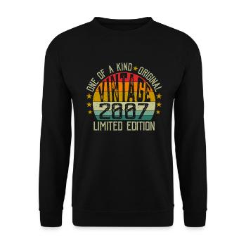 Jahrgang Jahrgang 2007 Retro Geburtstagsgeschenk 2007 - Unisex Pullover - Schwarz - Vorne - Alina (178cm) & Michal (187cm)