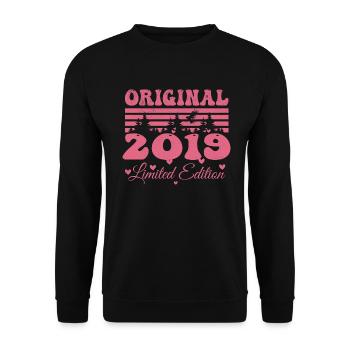 Geschenk zum 5-jährigen Jubiläum von Frauen 2019 | Jahrgang 2019 - Unisex Pullover - Schwarz - Vorne - Alina (178cm) & Michal (187cm)