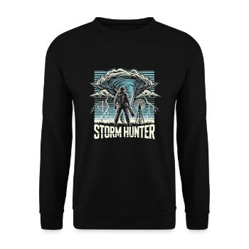 Erlebe Die Faszinierende Welt Des Tornadojagens - Unisex Pullover - Schwarz - Vorne - Alina (178cm) & Michal (187cm)