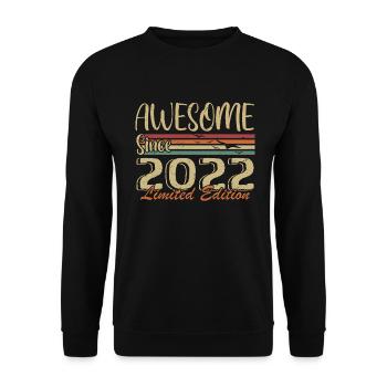 Legenden werden im Jahrgang 2022 geboren Jahrgang 2022 - Unisex Pullover - Schwarz - Vorne - Alina (178cm) & Michal (187cm)