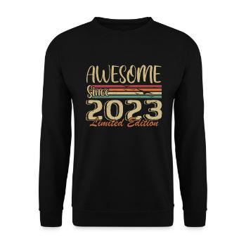 Legends Are Born In 2023 Vintage 2023 - Unisex Sweatshirt - black - Front - Alina (178cm) & Michal (187cm)