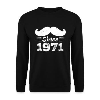 Geschenk zum 53. Geburtstag - Vintage 1971 Schnurrbart - Unisex Pullover - Schwarz - Vorne - Alina (178cm) & Michal (187cm)