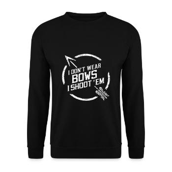I Don't Wear Bows I Shoot Them Pfeil - Unisex Pullover - Schwarz - Vorne - Alina (178cm) & Michal (187cm)