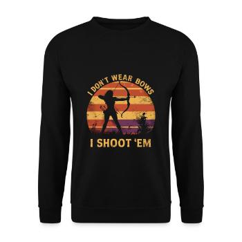I Don't Wear Bows I Shoot Them Bogenschütze - Unisex Pullover - Schwarz - Vorne - Alina (178cm) & Michal (187cm)