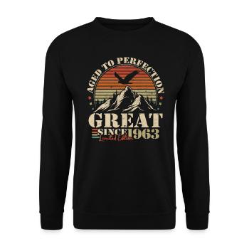 1963 Vintage Birthday Retro Vintage Gift - Unisex Sweatshirt - black - Front - Alina (178cm) & Michal (187cm)