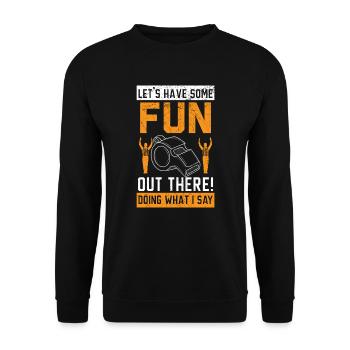 Lass uns etwas Spaß da draußen haben, was ich sage - Unisex Pullover - Schwarz - Vorne - Alina (178cm) & Michal (187cm)