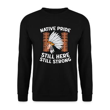 Einheimischer Stolz immer noch hier Immer noch stark Indigene - Unisex Pullover - Schwarz - Vorne - Alina (178cm) & Michal (187cm)