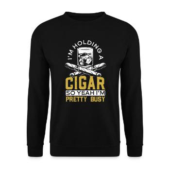 Ich halte eine Zigarre in der Hand, also ja, ich bin ziemlich beschäftigt - Unisex Pullover - Schwarz - Vorne - Alina (178cm) & Michal (187cm)