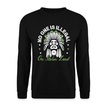 Niemand ist illegal auf gestohlenem Land Indigene - Unisex Pullover - Schwarz - Vorne - Alina (178cm) & Michal (187cm)