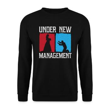 Unter neuer Leitung Bräutigam Hochzeits-Junggesellenabschied - Unisex Pullover - Schwarz - Vorne - Alina (178cm) & Michal (187cm)