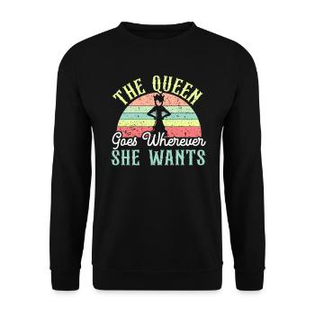 Die Königin geht dorthin, wo sie Schachspieler will - Unisex Pullover - Schwarz - Vorne - Alina (178cm) & Michal (187cm)