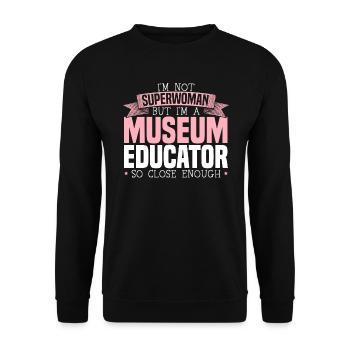 Je ne suis pas Superwoman mais je suis une éducatrice de musée - Sweat-shirt Unisexe - noir - Devant - Alina (178cm) & Michal (187cm)