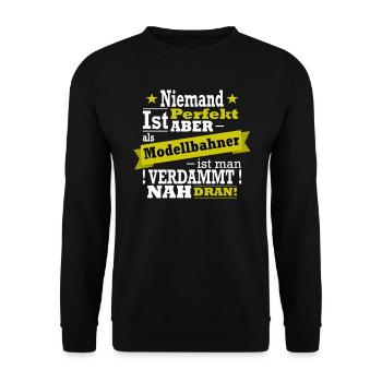 Niemand ist Perfekt, aber als Modellbahner... - Unisex Pullover - Schwarz - Vorne - Alina (178cm) & Michal (187cm)