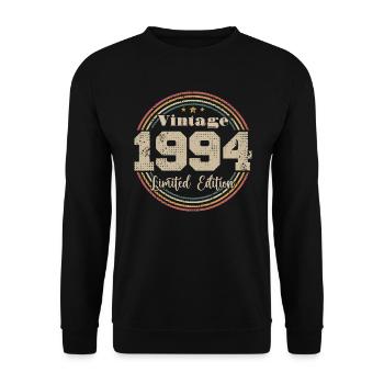 1994 Retro Vintage Geburtstag Geboren in - 1994 - Unisex Pullover - Schwarz - Vorne - Alina (178cm) & Michal (187cm)