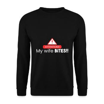 Achtung, meine Frau beißt! - Unisex Pullover - Schwarz - Vorne - Alina (178cm) & Michal (187cm)