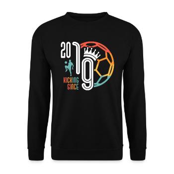 4. Geburtstag Fußballer 4 Jahre Jahrgang 2019 - Unisex Pullover - Schwarz - Vorne - Alina (178cm) & Michal (187cm)