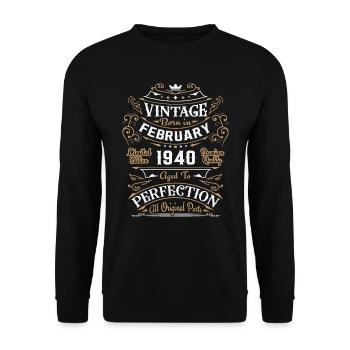 Jahrgang Februar 1940, Retro-Geburtstagsgeschenk - Unisex Pullover - Schwarz - Vorne - Alina (178cm) & Michal (187cm)