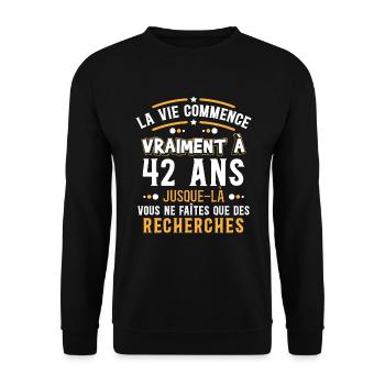 Anniversaire 42 ans, idée cadeau date de naissance - Sweat-shirt Unisexe - noir - Devant - Alina (178cm) & Michal (187cm)