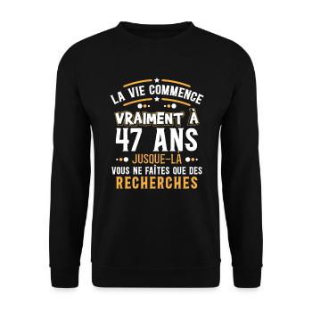 Anniversaire 47 ans, idée cadeau date de naissance - Sweat-shirt Unisexe - noir - Devant - Alina (178cm) & Michal (187cm)