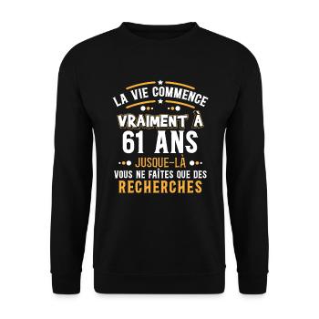Anniversaire 61 ans. Idée cadeau original citation - Sweat-shirt Unisexe - noir - Devant - Alina (178cm) & Michal (187cm)