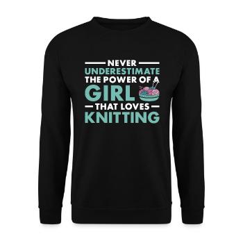 Knitter Never Underestimate The Power Of A Girl - Unisex Pullover - Schwarz - Vorne - Alina (178cm) & Michal (187cm)