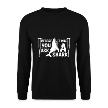 Before You Ask It Was A Shark - Knochenbruch - Unisex Pullover - Schwarz - Vorne - Alina (178cm) & Michal (187cm)