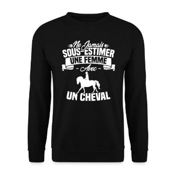 Ne jamais sous estimer une femme avec un cheval - Sweat-shirt Unisexe - noir - Devant - Alina (178cm) & Michal (187cm)