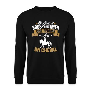 Ne jamais sous estimer une femme avec un cheval - Sweat-shirt Unisexe - noir - Devant - Alina (178cm) & Michal (187cm)