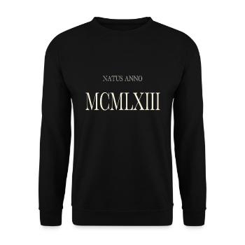 Natus Anno 1963 - Unisex Pullover - Schwarz - Vorne - Alina (178cm) & Michal (187cm)