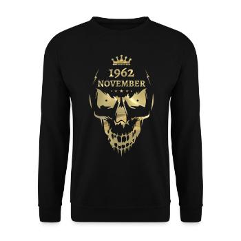 November 1962 Totenkopf Gold - Unisex Pullover - Schwarz - Vorne - Alina (178cm) & Michal (187cm)