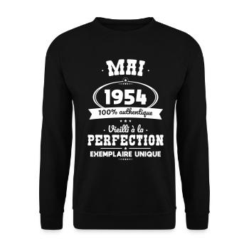 70-jähriges Jubiläum - Mai 1954 Perfektion - Unisex Pullover - Schwarz - Vorne - Alina (178cm) & Michal (187cm)