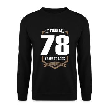 Es dauerte 78 Jahre - Unisex Pullover - Schwarz - Vorne - Alina (178cm) & Michal (187cm)
