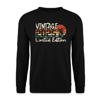 Vintage 2025 Millésime 2025 Cadeau D'anniversaire - Sweat-shirt Unisexe - noir - Devant - Alina (178cm) & Michal (187cm)