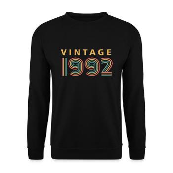 Jahrgang 1992 - Unisex Pullover - Schwarz - Vorne - Alina (178cm) & Michal (187cm)