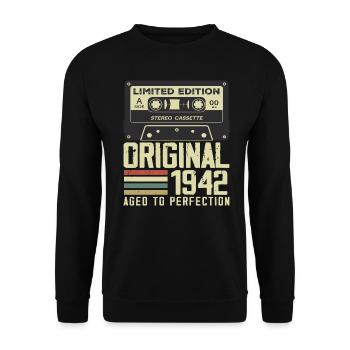 82nd Retro Style Anniversary Gift 1942 - Unisex Sweatshirt - black - Front - Alina (178cm) & Michal (187cm)