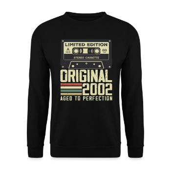 22. Jubiläumsgeschenk im Retro-Stil 2002 - Unisex Pullover - Schwarz - Vorne - Alina (178cm) & Michal (187cm)