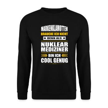 Markenklamotten Brauche Ich Nicht Nuklearmediziner - Unisex Pullover - Schwarz - Vorne - Alina (178cm) & Michal (187cm)