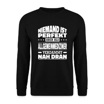 Niemand Ist Perfekt Allgemeinmediziner Hausarzt - Unisex Pullover - Schwarz - Vorne - Alina (178cm) & Michal (187cm)