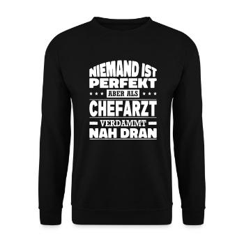 Niemand Ist Perfekt Aber Als Chefarzt Nah Dran - Unisex Pullover - Schwarz - Vorne - Alina (178cm) & Michal (187cm)