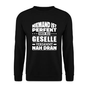 Niemand Ist Perfekt Aber Als Geselle Nah Dran - Unisex Pullover - Schwarz - Vorne - Alina (178cm) & Michal (187cm)